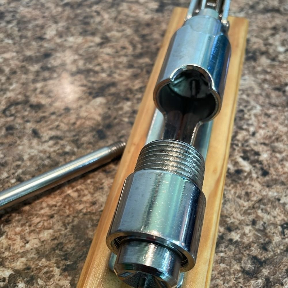 Nut‎ Shell-Off Tool in Green Box - Picture 10 of 10
